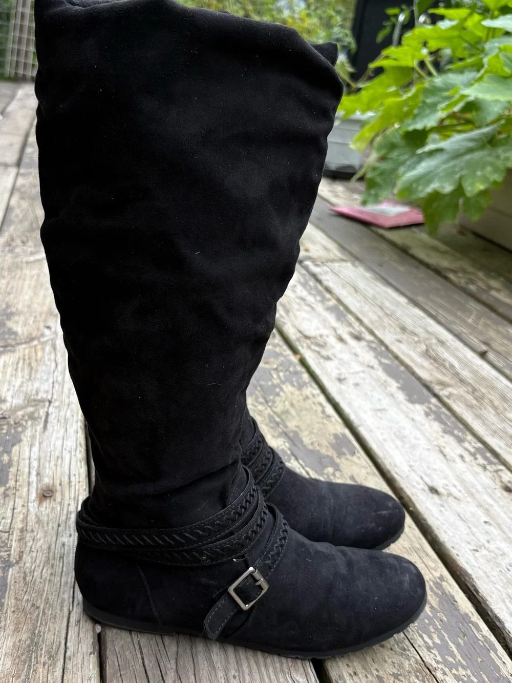 Women’s SO Black Suede Knee-high Boots with Braided Strap size 6.5